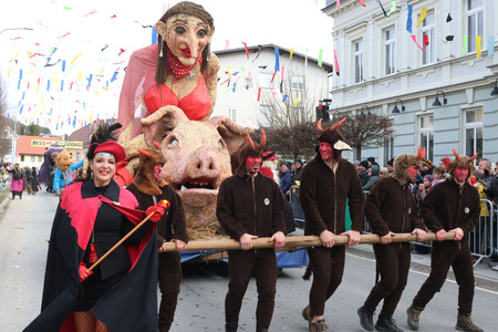 ZLATA POROKA PUSTNI KARNEVAL 87 FOTO LJUBO VUKELIČ